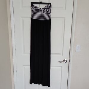 Chic Striped Black Maxi Dress